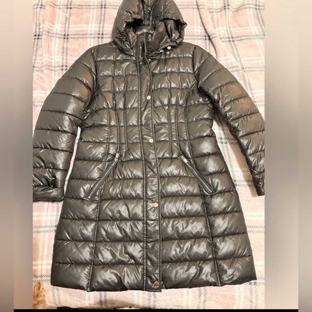 GUESS Women's Sleek Black Puffer Jacket